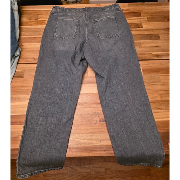 Universal Thread Vintage Straight Gray Distressed Jeans Womens 18 High Rise FLAW - Picture 2 of 7